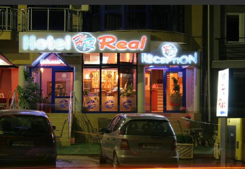 Hotel Real Prishtine Bagian luar foto