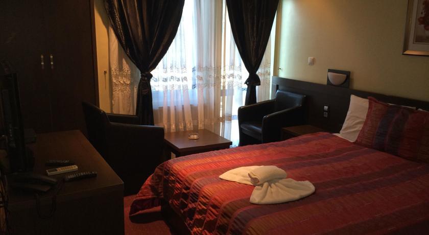 Hotel Real Prishtine Bagian luar foto
