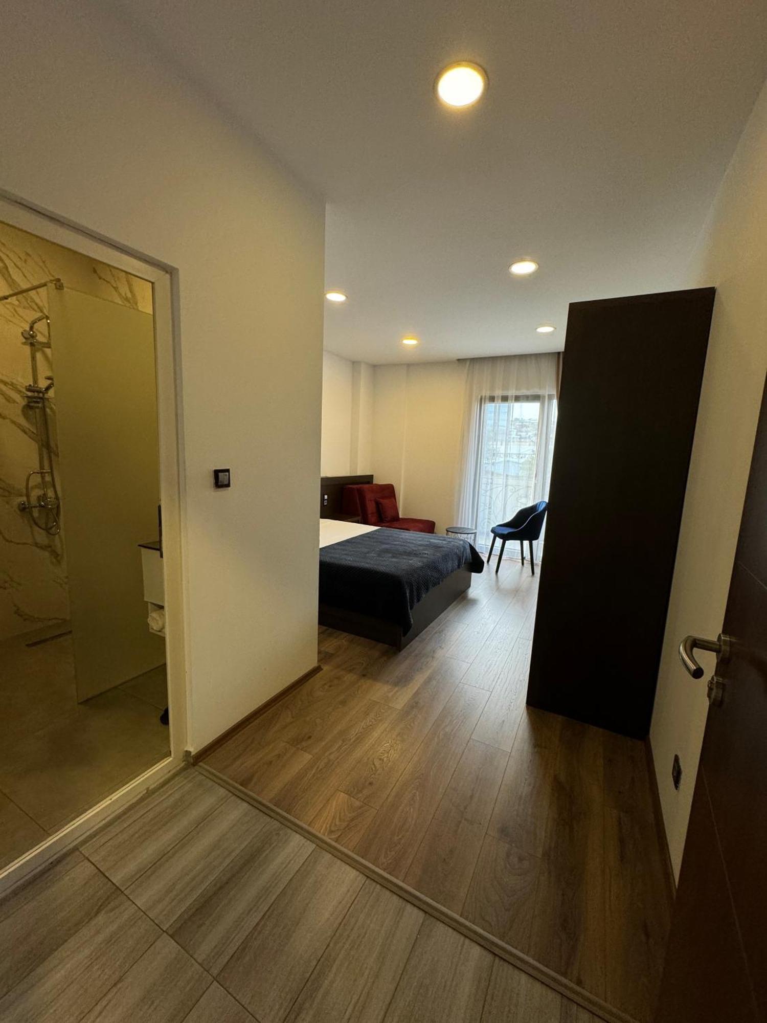 Hotel Real Prishtine Bagian luar foto