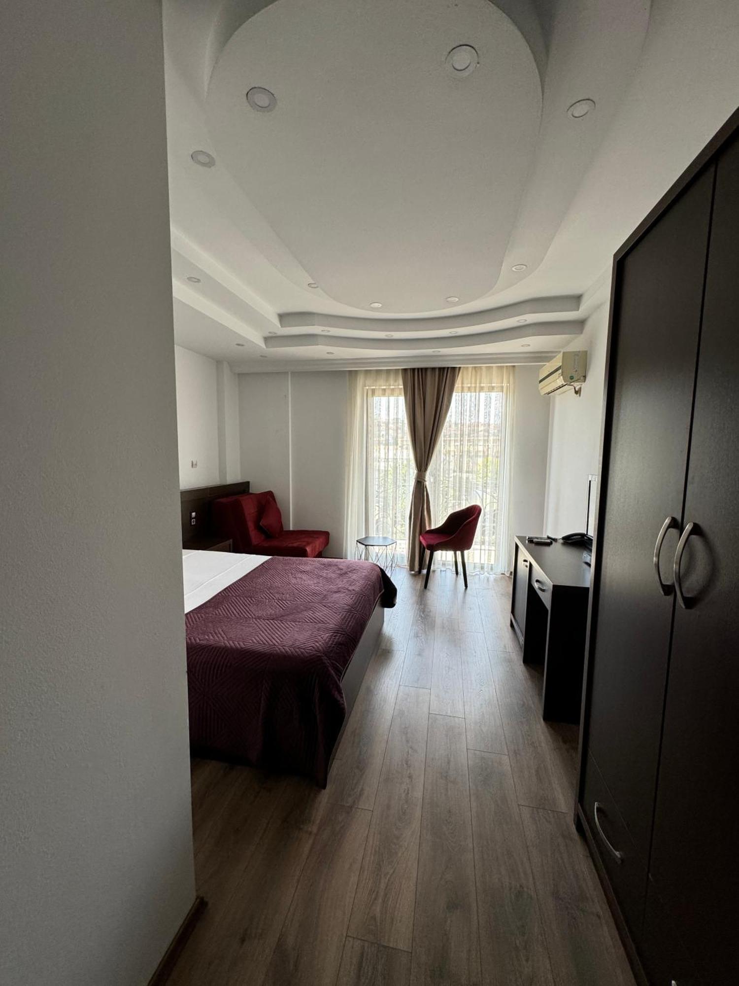 Hotel Real Prishtine Bagian luar foto