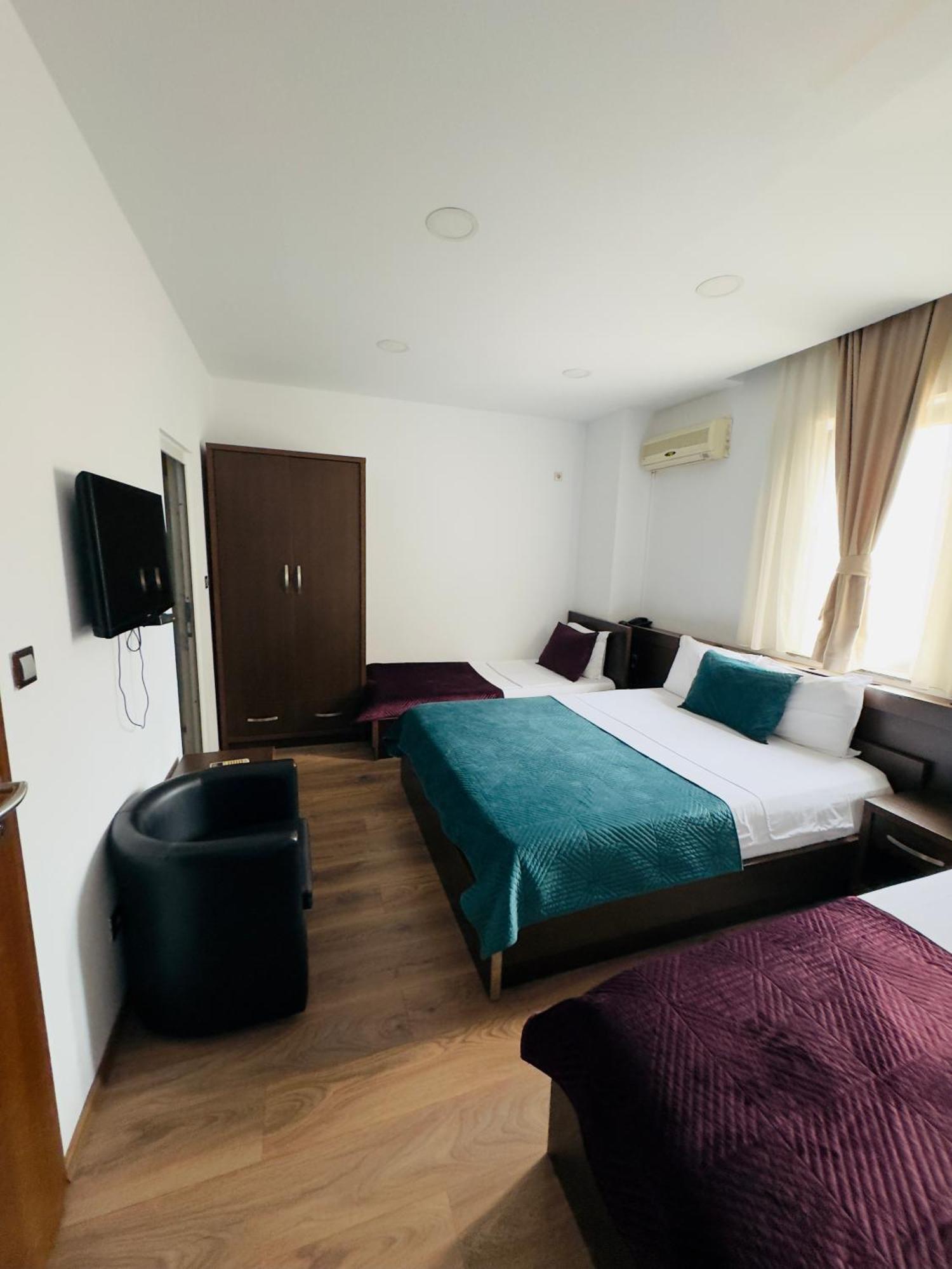 Hotel Real Prishtine Bagian luar foto