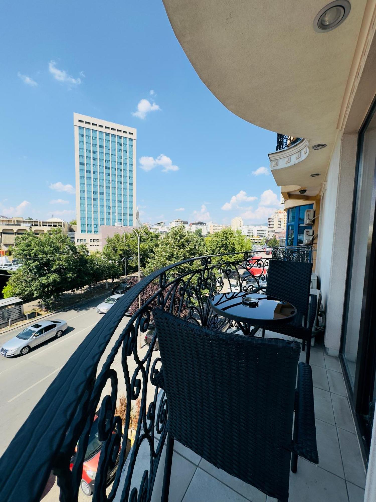 Hotel Real Prishtine Bagian luar foto