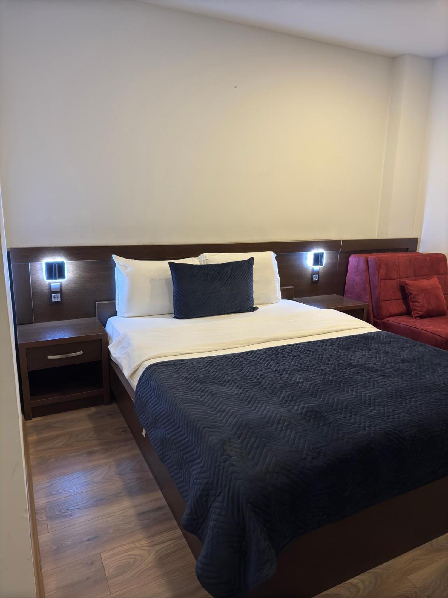 Hotel Real Prishtine Bagian luar foto
