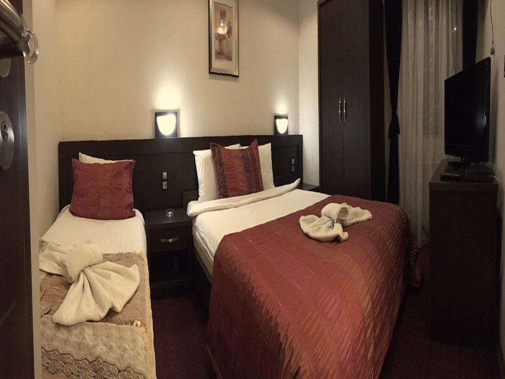 Hotel Real Prishtine Bagian luar foto